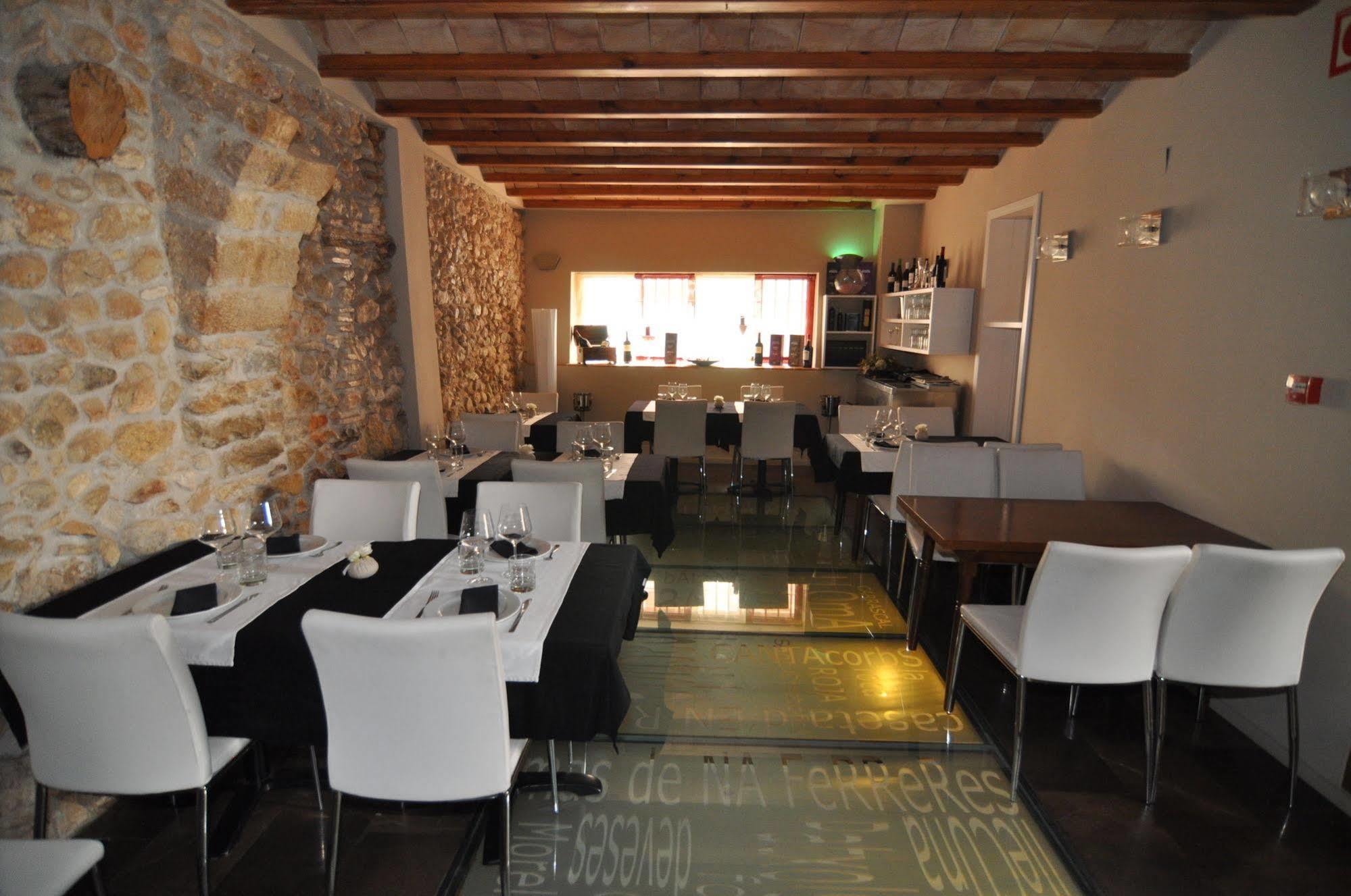 Hostal De Cabrit Sant Mateu Ngoại thất bức ảnh