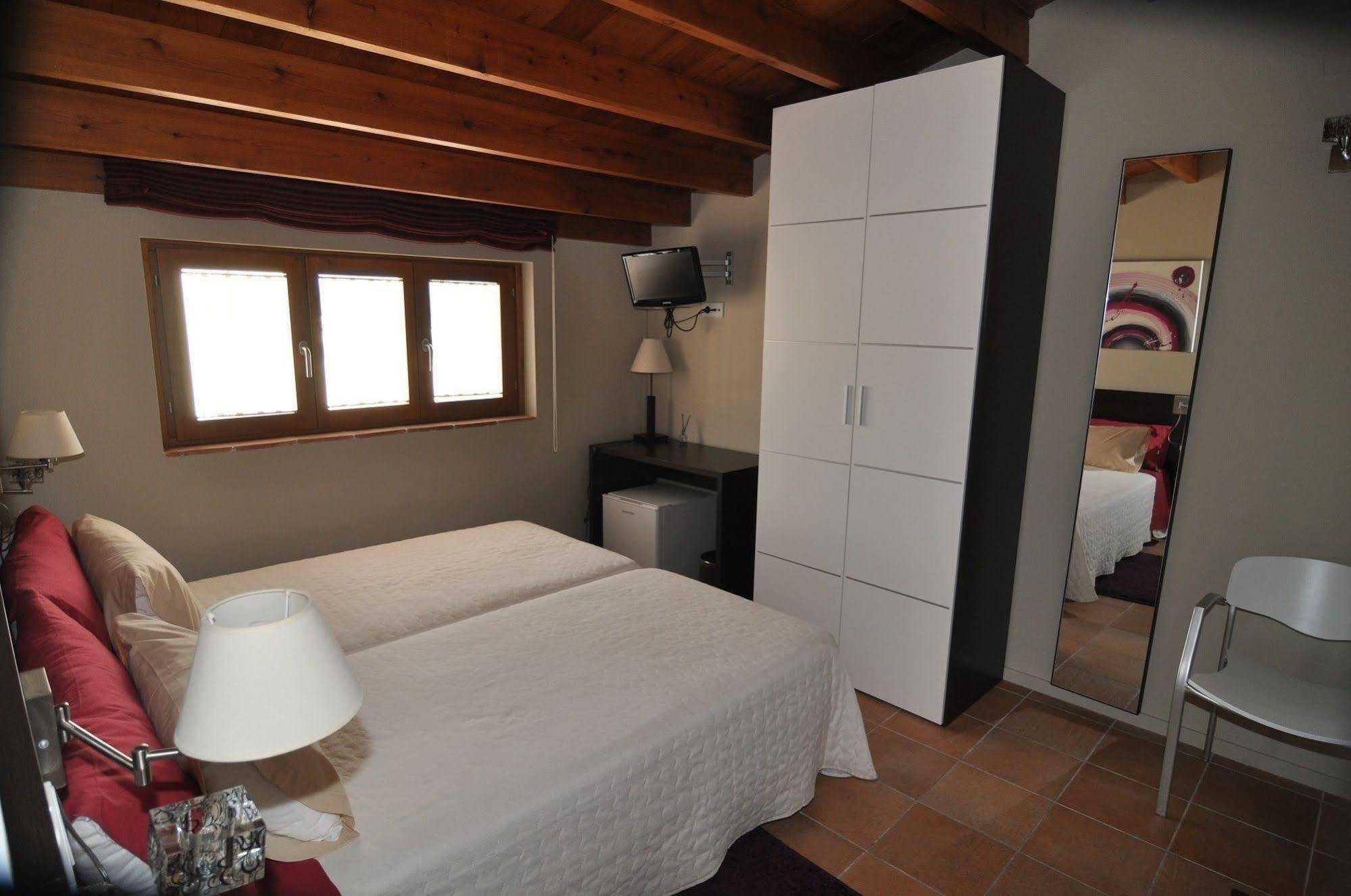 Hostal De Cabrit Sant Mateu Ngoại thất bức ảnh